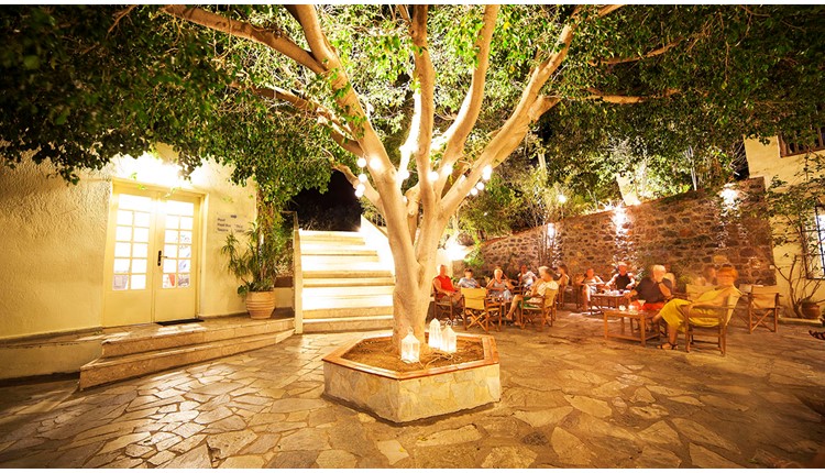 Elpida Village, Крит